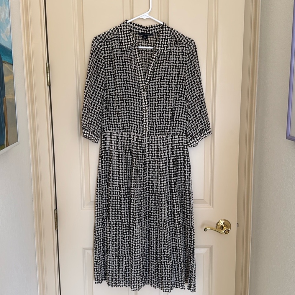 Banana Republic silk rayon dress beautiful pleating size 6!